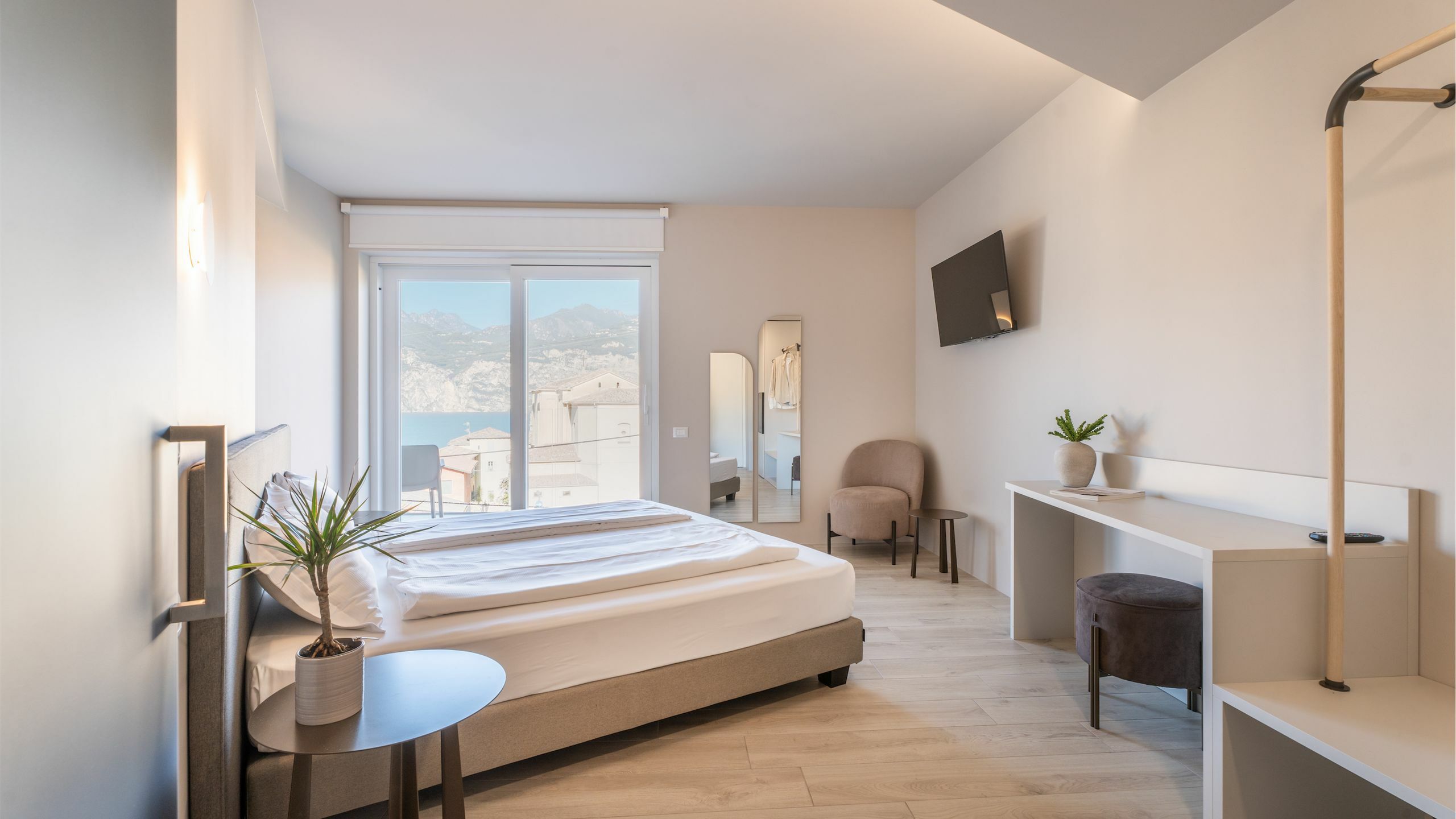 Deluxe Zimmer mit Balkon und Seeblick - HOTEL DIANA MALCESINE