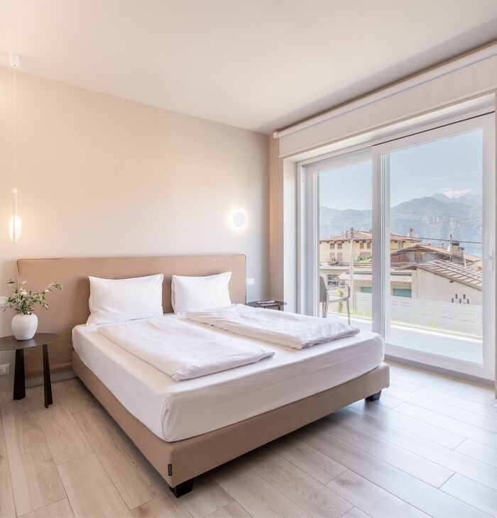 Doppelzimmer Prestige mit Balkon | Entspannung mit Blick auf den Pool