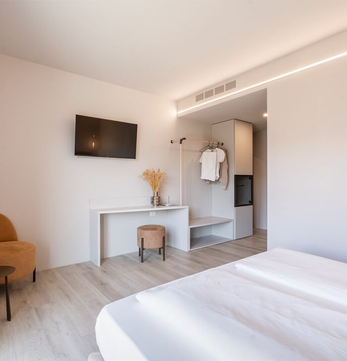 Doppelzimmer Prestige mit Balkon | Entspannung mit Blick auf den Pool