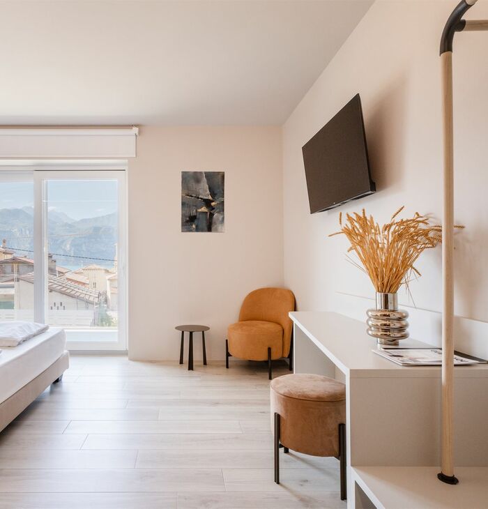 Doppelzimmer Prestige mit Balkon | Entspannung mit Blick auf den Pool