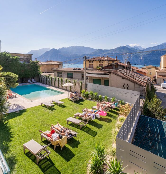 Doppelzimmer Prestige mit Balkon | Entspannung mit Blick auf den Pool
