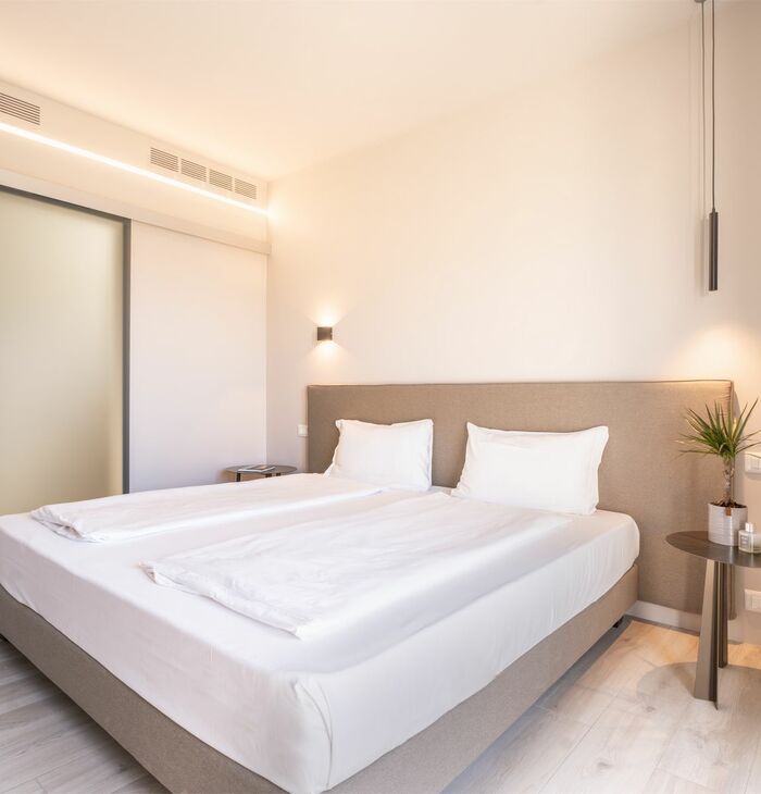 Superior Doppelzimmer mit Balkon und seitlichem Seeblick | Ein Blick auf den See