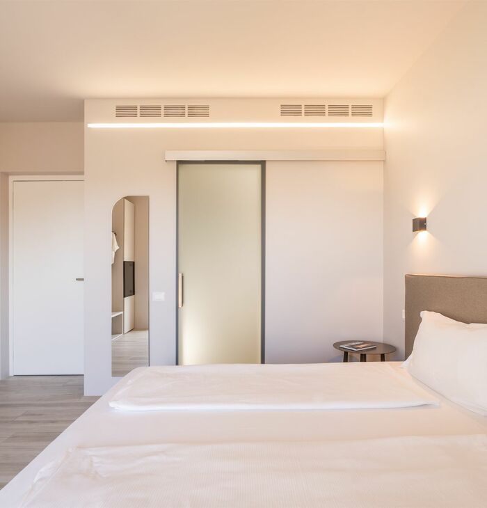 Superior Doppelzimmer mit Balkon und seitlichem Seeblick | Ein Blick auf den See