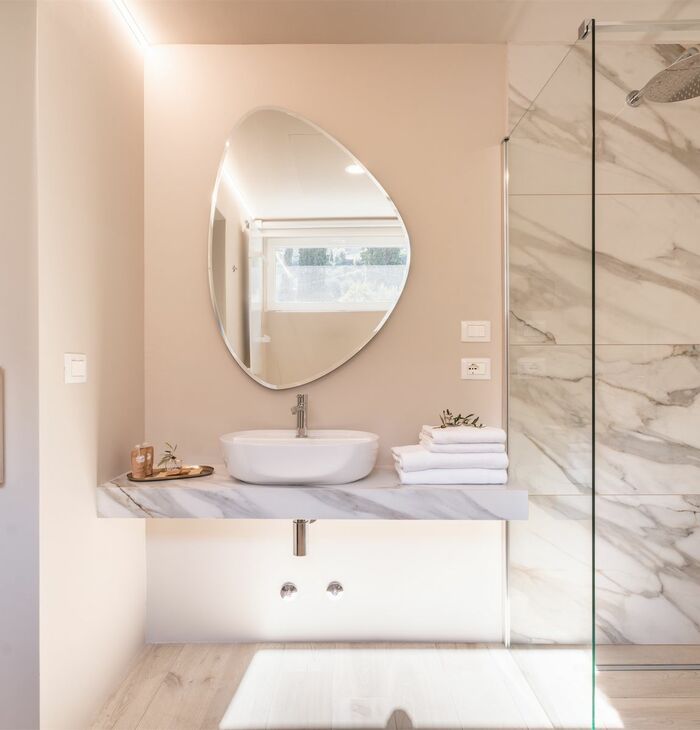 Superior Doppelzimmer mit Balkon und seitlichem Seeblick | Ein Blick auf den See