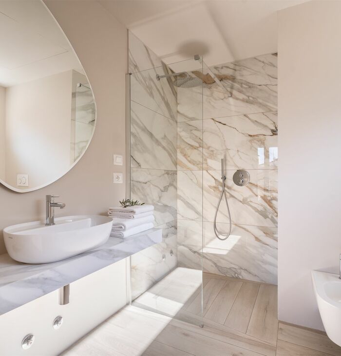 Superior Doppelzimmer mit Balkon und seitlichem Seeblick | Ein Blick auf den See