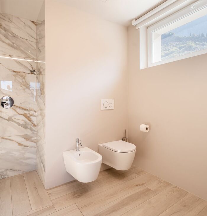 Superior Doppelzimmer mit Balkon und seitlichem Seeblick | Ein Blick auf den See