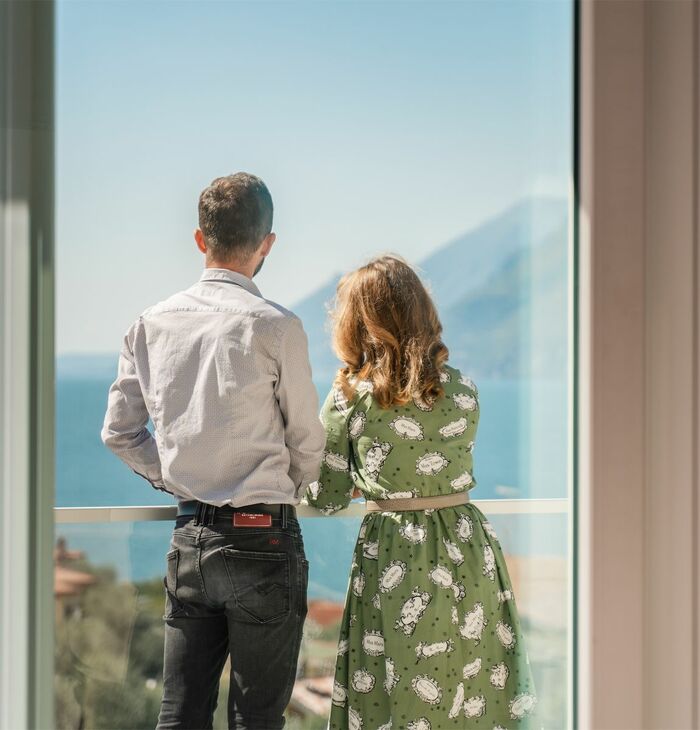 Superior Doppelzimmer mit Balkon und seitlichem Seeblick | Ein Blick auf den See