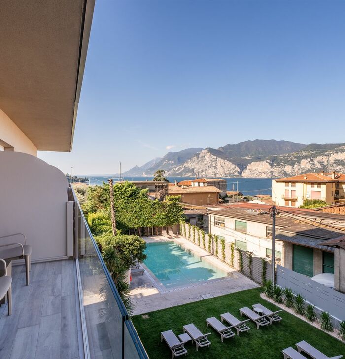 Deluxe Zimmer mit Balkon und Seeblick | Freier Blick auf den See