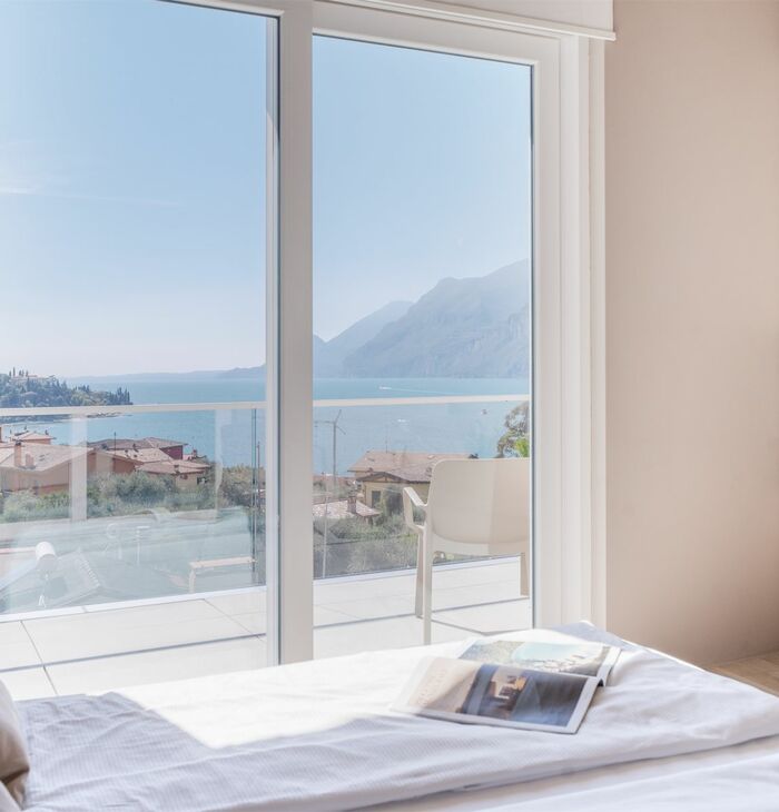 Junior Suite with balcony and side lake view | Light and perspective