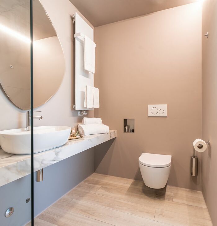 Junior Suite with balcony and side lake view | Light and perspective