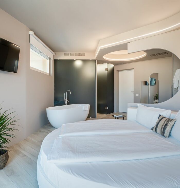 Superior Junior Suite with balcony and lake view | Elegance with a view