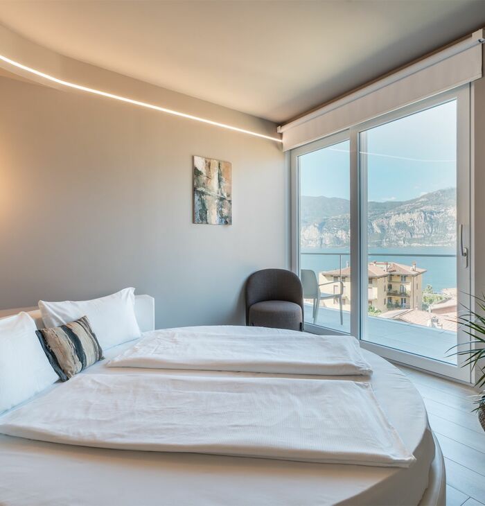 Superior Junior Suite with balcony and lake view | Elegance with a view
