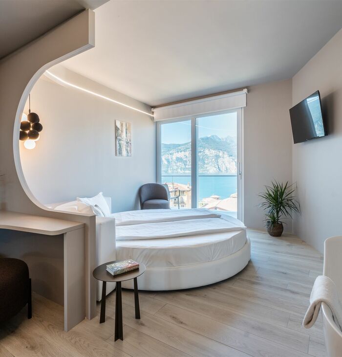Superior Junior Suite with balcony and lake view | Elegance with a view