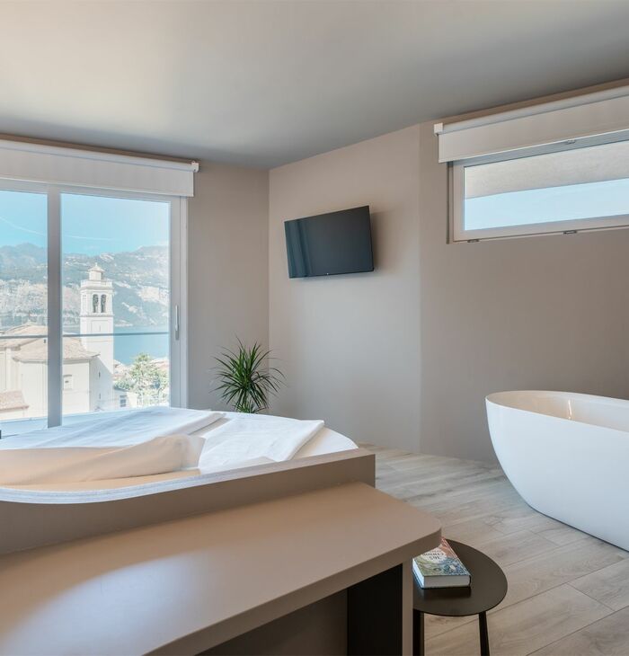 Superior Junior Suite with balcony and lake view | Elegance with a view