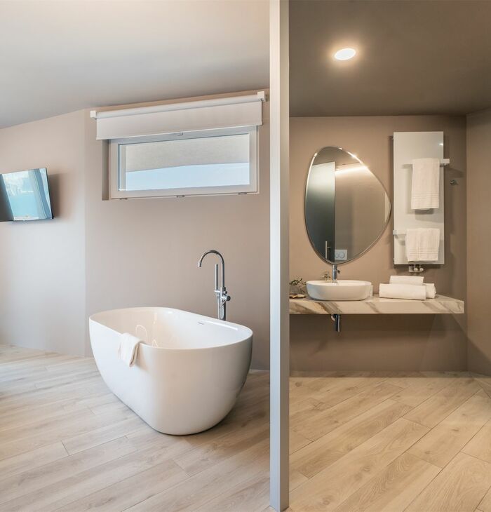 Superior Junior Suite with balcony and lake view | Elegance with a view