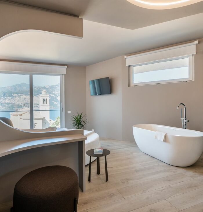 Superior Junior Suite with balcony and lake view | Elegance with a view
