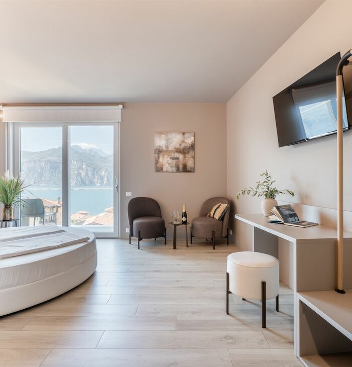 Junior Suite Deluxe mit Balkon und Seeblick | Design und Atmosphäre
